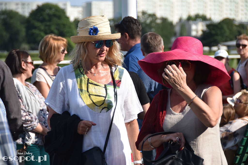 Parada kapeluszy na Sopockim Hipodromie
