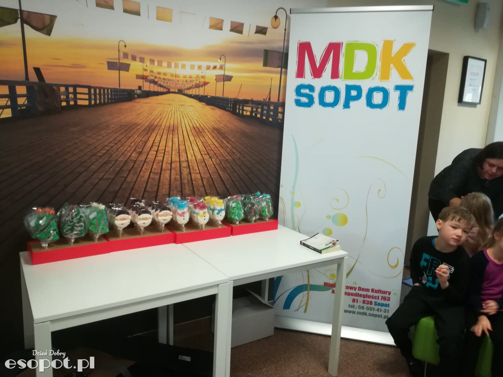 Mikołajki na basenie dla dzieci z Młodzieżowego Domu Kultury