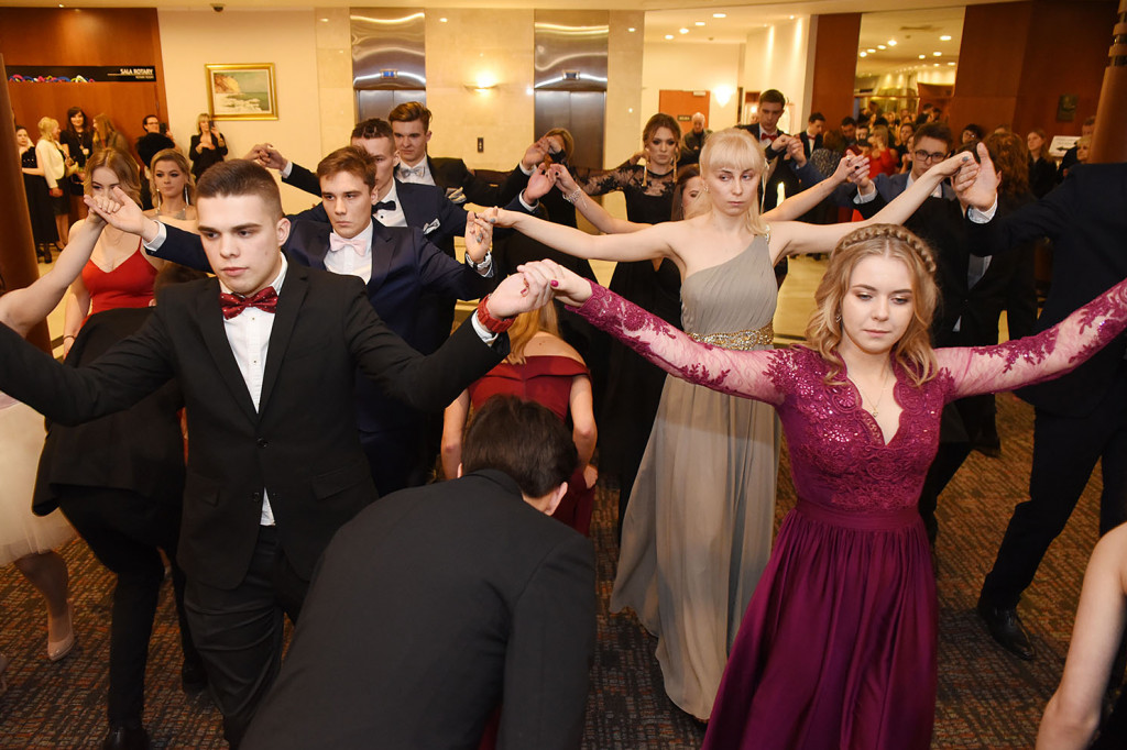 Studniówka 2019  - Zespół Szkół Nr 1 im. Marii Skłodowskiej-Curie w Sopocie [FOTO]