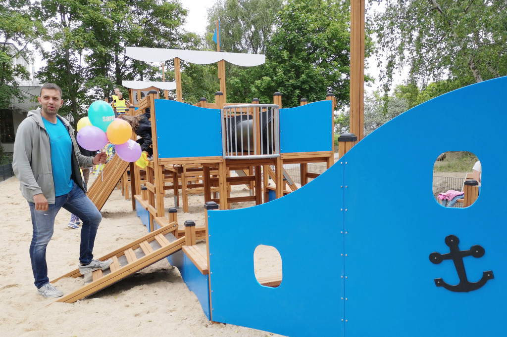 Nowy plac zabaw w kształcie statku / projekt BO Sopot