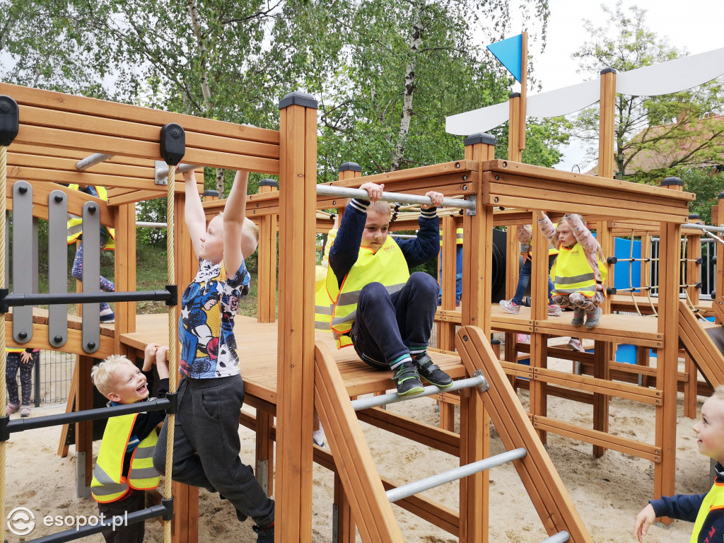 Nowy plac zabaw w kształcie statku / projekt BO Sopot