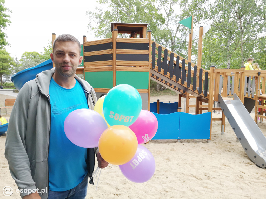 Nowy plac zabaw w kształcie statku / projekt BO Sopot