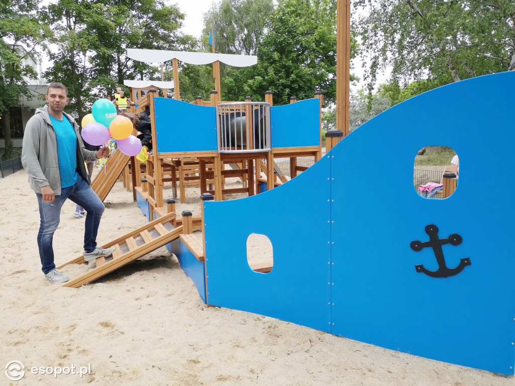 Nowy plac zabaw w kształcie statku / projekt BO Sopot