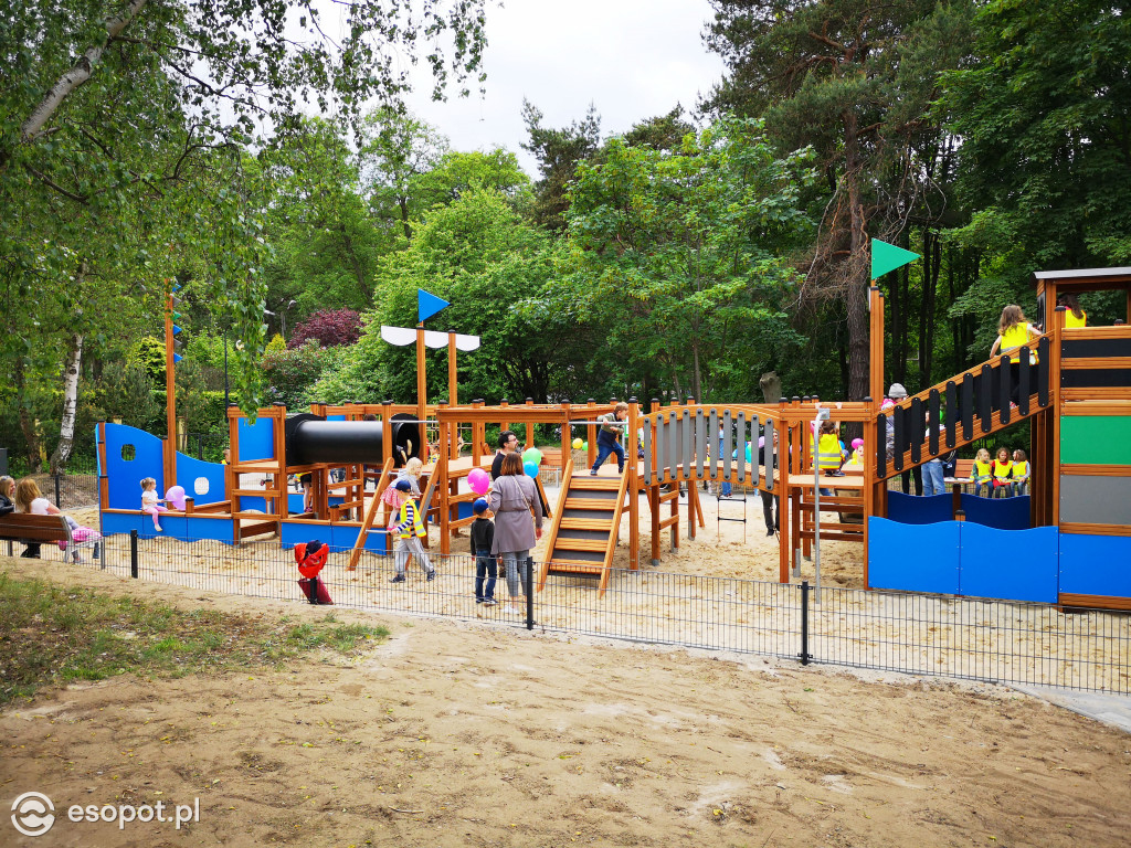 Nowy plac zabaw w kształcie statku / projekt BO Sopot
