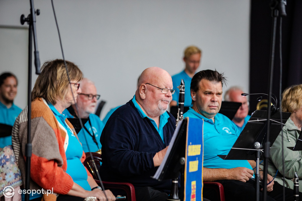 Występ orkiestry dętej Sölvesborgs Musikkar w muszli koncertowej w Sopocie [FOTO]