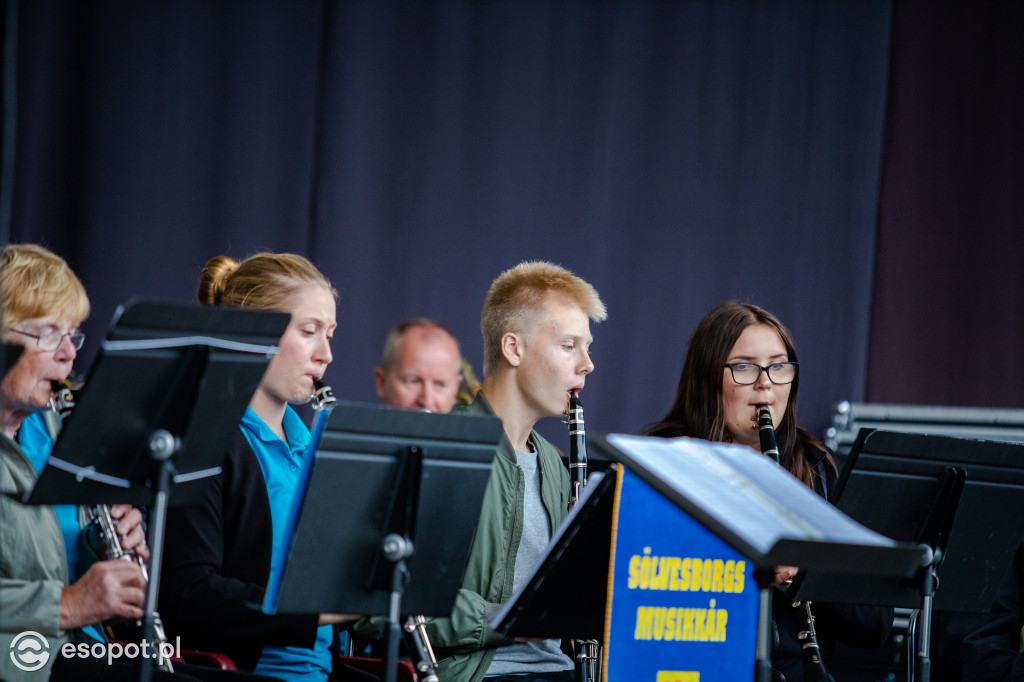Występ orkiestry dętej Sölvesborgs Musikkar w muszli koncertowej w Sopocie [FOTO]