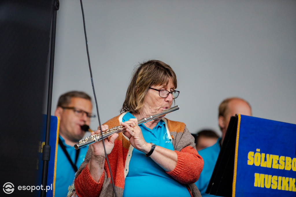 Występ orkiestry dętej Sölvesborgs Musikkar w muszli koncertowej w Sopocie [FOTO]