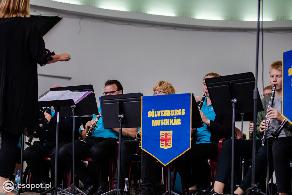 Występ orkiestry dętej Sölvesborgs Musikkar w muszli koncertowej w Sopocie [FOTO]