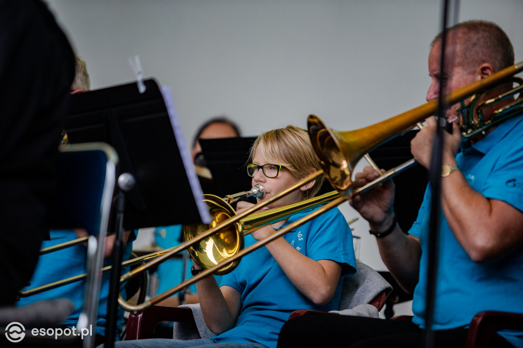 Występ orkiestry dętej Sölvesborgs Musikkar w muszli koncertowej w Sopocie [FOTO]