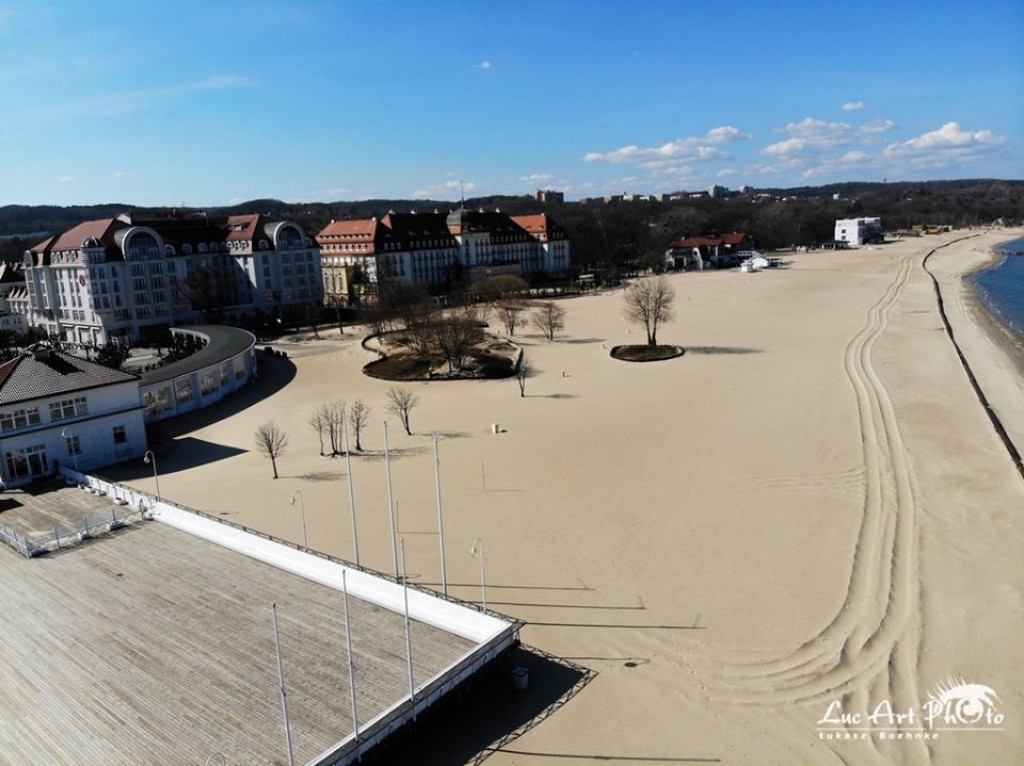 Pusta niedziela w Sopocie - Zdjęcia z Drona 05.04.2020 [FOTO]