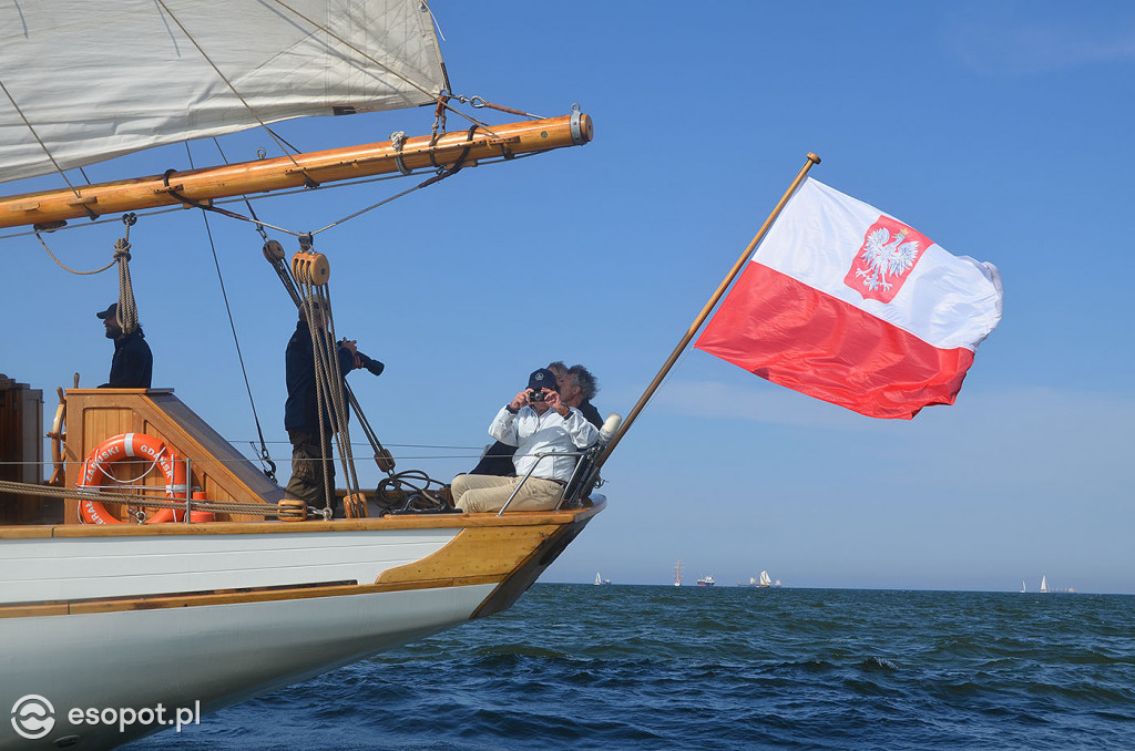 Ależ to był  widok! Żaglowce przepłynęły koło sopockiego molo - Żeglarska Parada Świętojańska 2020