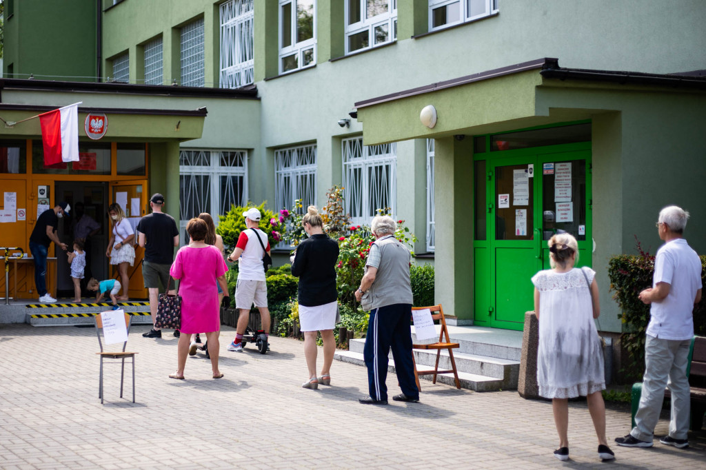 Sopot: tłumy pod lokalami wyborczymi. Polacy idą po frekwencyjny rekord