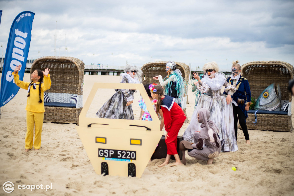 Ręcznie wykonane kosze z indonezyjskiego rattanu na sopockich plażach!