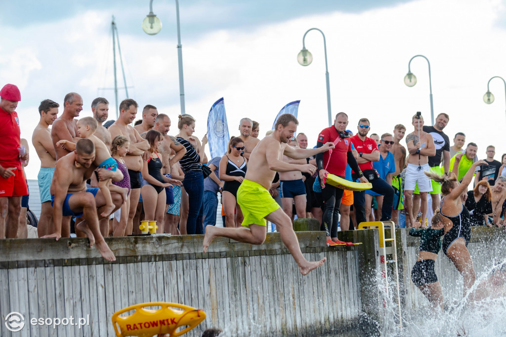 Skok z sopockiego mola w szczytnym celu 30.08.2020 [FOTO]