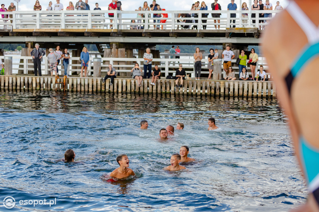 Skok z sopockiego mola w szczytnym celu 30.08.2020 [FOTO]