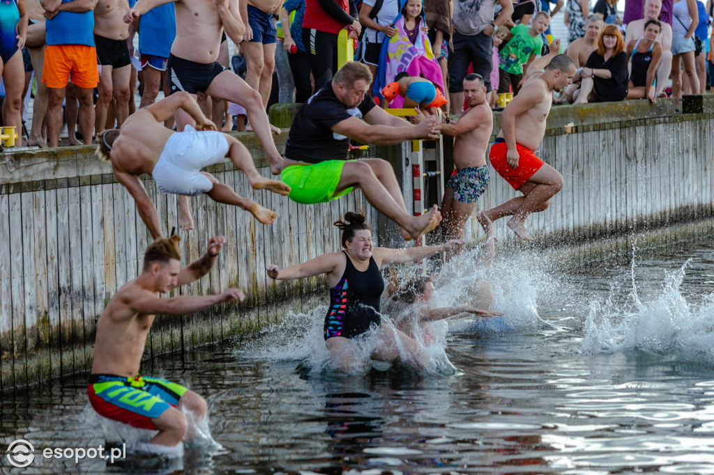 Skok z sopockiego mola w szczytnym celu 30.08.2020 [FOTO]