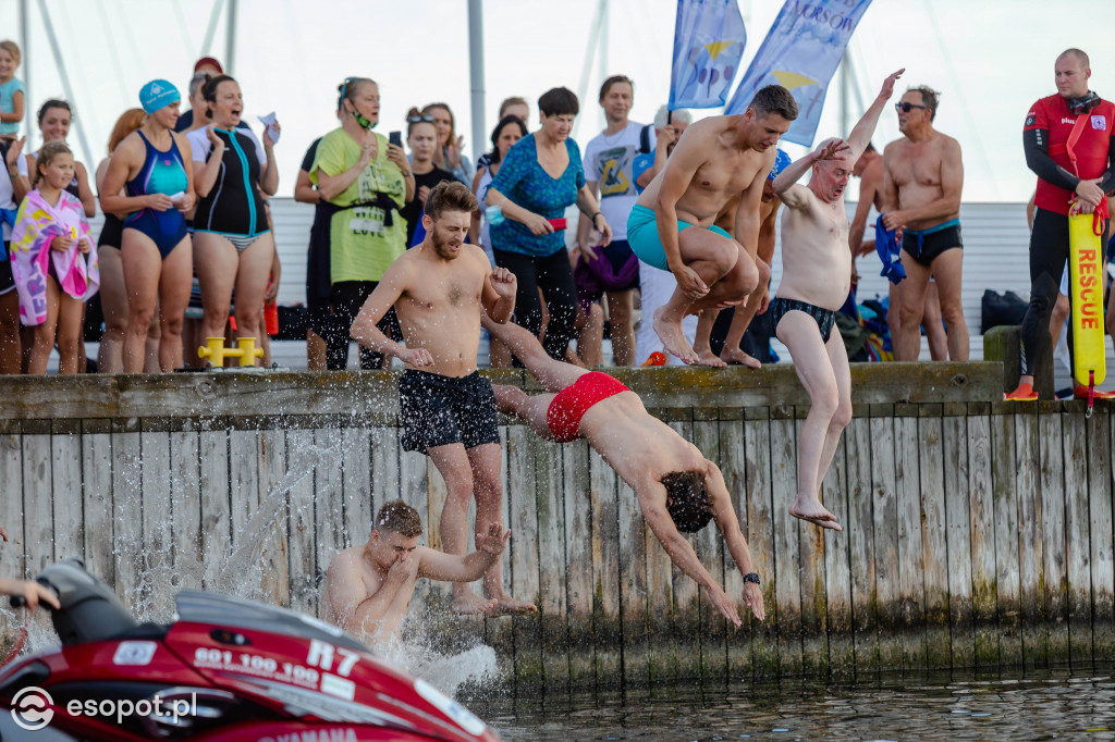 Skok z sopockiego mola w szczytnym celu 30.08.2020 [FOTO]