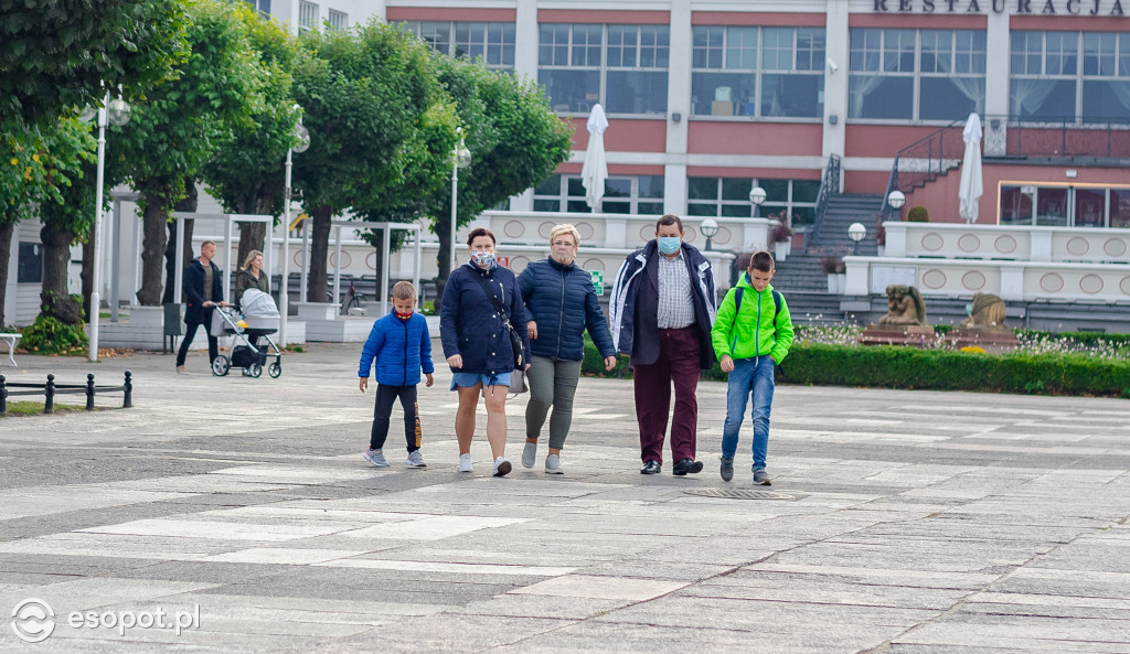 Sopot w czerwonej strefie: mieszkańcy, turyści i obostrzenia [FOTO]