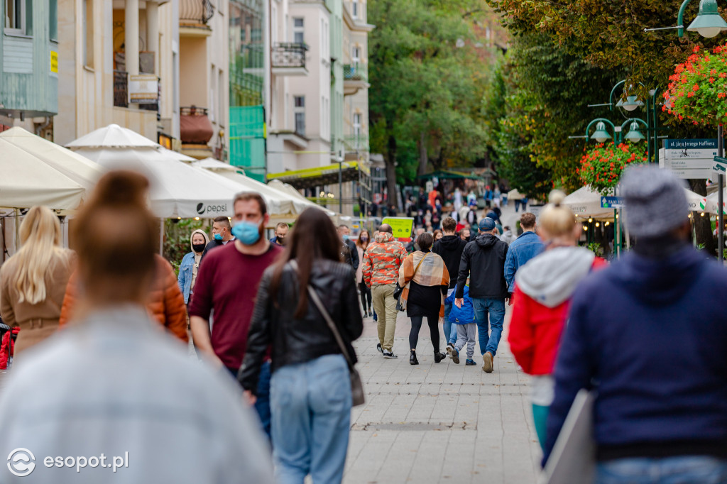 Mieszkańcy i turyści w czerwonej strefie! Jak Sopot stosuje się do obostrzeń [FOTO]