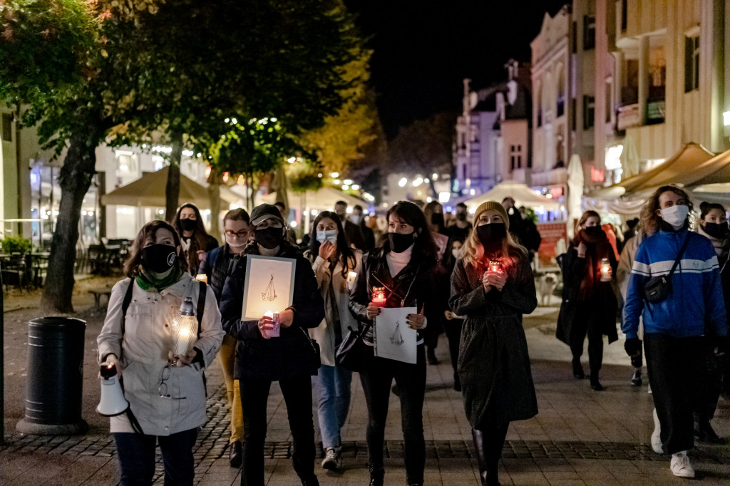 Sopot: kondukt żałobny nad utraconą godnością kobiet [FOTO]