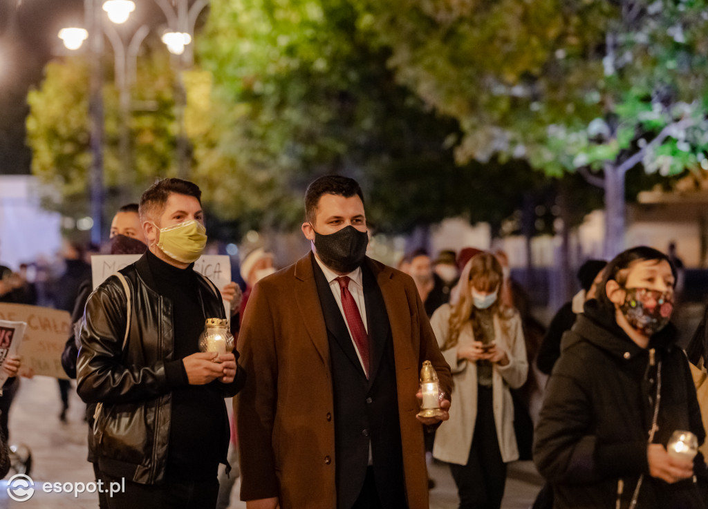 Sopot: kondukt żałobny nad utraconą godnością kobiet [FOTO]
