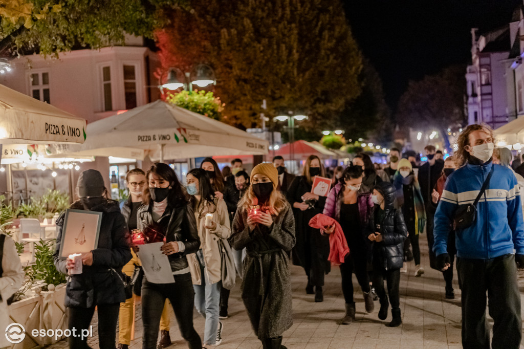 Sopot: kondukt żałobny nad utraconą godnością kobiet [FOTO]