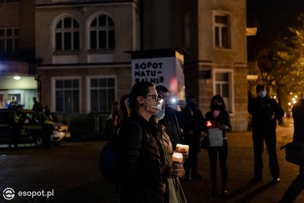 Sopot: kondukt żałobny nad utraconą godnością kobiet [FOTO]