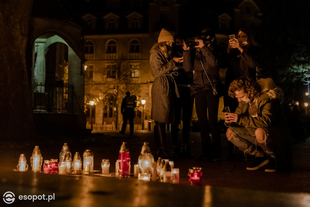 Sopot: kondukt żałobny nad utraconą godnością kobiet [FOTO]