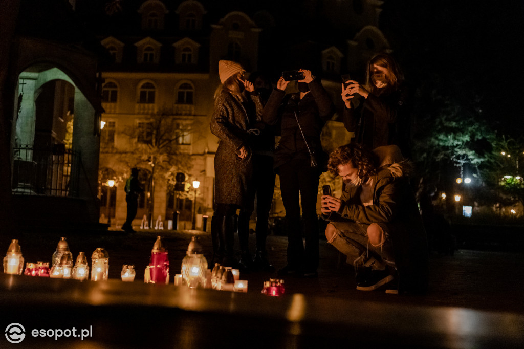 Sopot: kondukt żałobny nad utraconą godnością kobiet [FOTO]