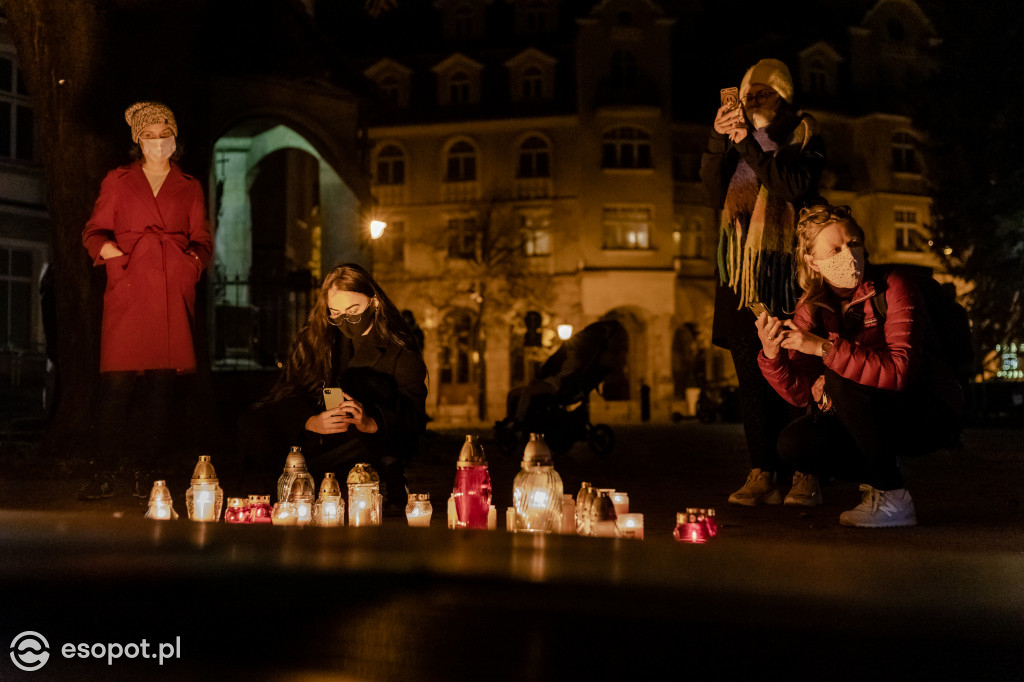 Sopot: kondukt żałobny nad utraconą godnością kobiet [FOTO]