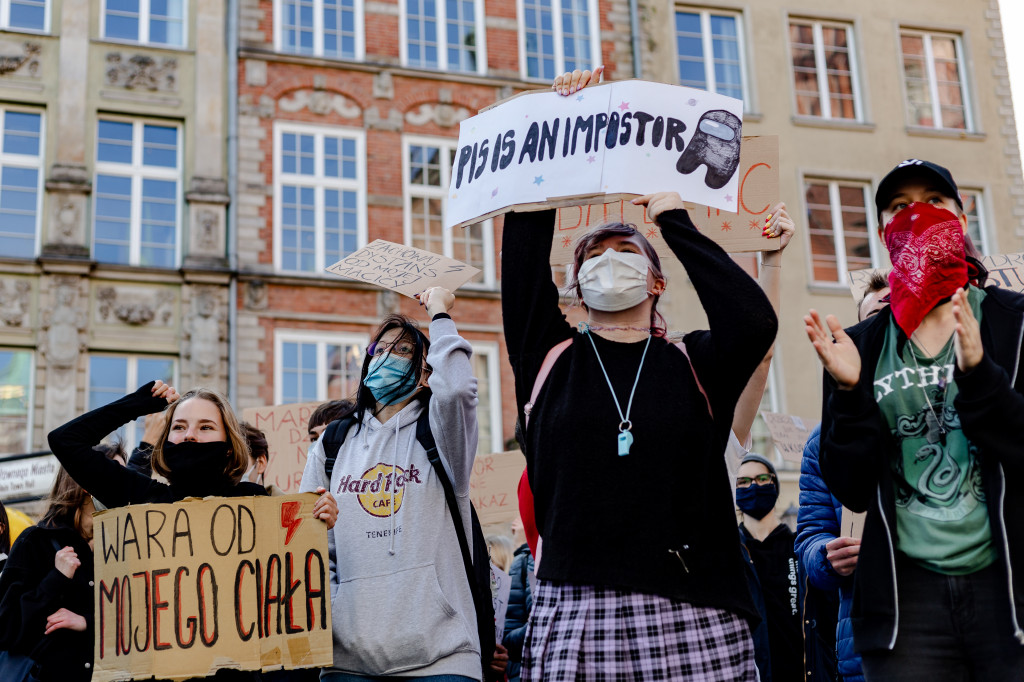 Protesty na ulicach Trójmiasta: kobiety dołączyły do gastronomików i strajku przedsiębiorców [25.10.20]