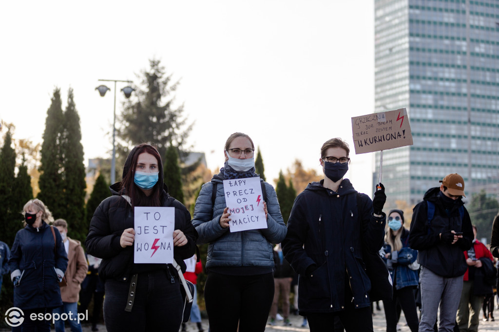 Protesty na ulicach Trójmiasta: kobiety dołączyły do gastronomików i strajku przedsiębiorców [25.10.20]