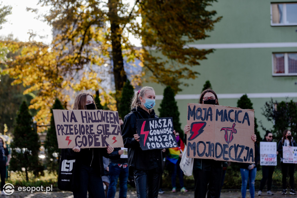Protesty na ulicach Trójmiasta: kobiety dołączyły do gastronomików i strajku przedsiębiorców [25.10.20]