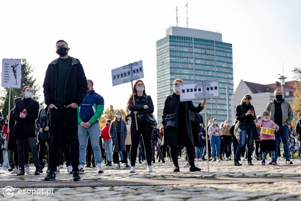 Protesty na ulicach Trójmiasta: kobiety dołączyły do gastronomików i strajku przedsiębiorców [25.10.20]
