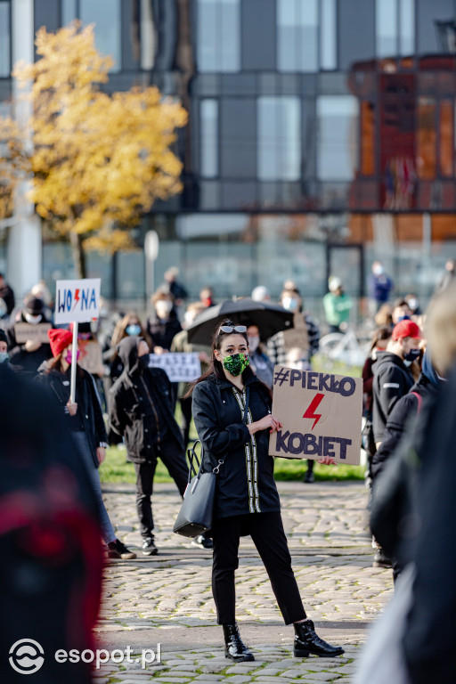 Protesty na ulicach Trójmiasta: kobiety dołączyły do gastronomików i strajku przedsiębiorców [25.10.20]