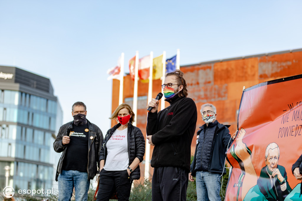 Protesty na ulicach Trójmiasta: kobiety dołączyły do gastronomików i strajku przedsiębiorców [25.10.20]