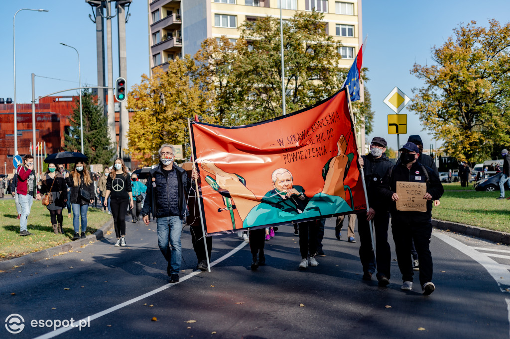 Protesty na ulicach Trójmiasta: kobiety dołączyły do gastronomików i strajku przedsiębiorców [25.10.20]