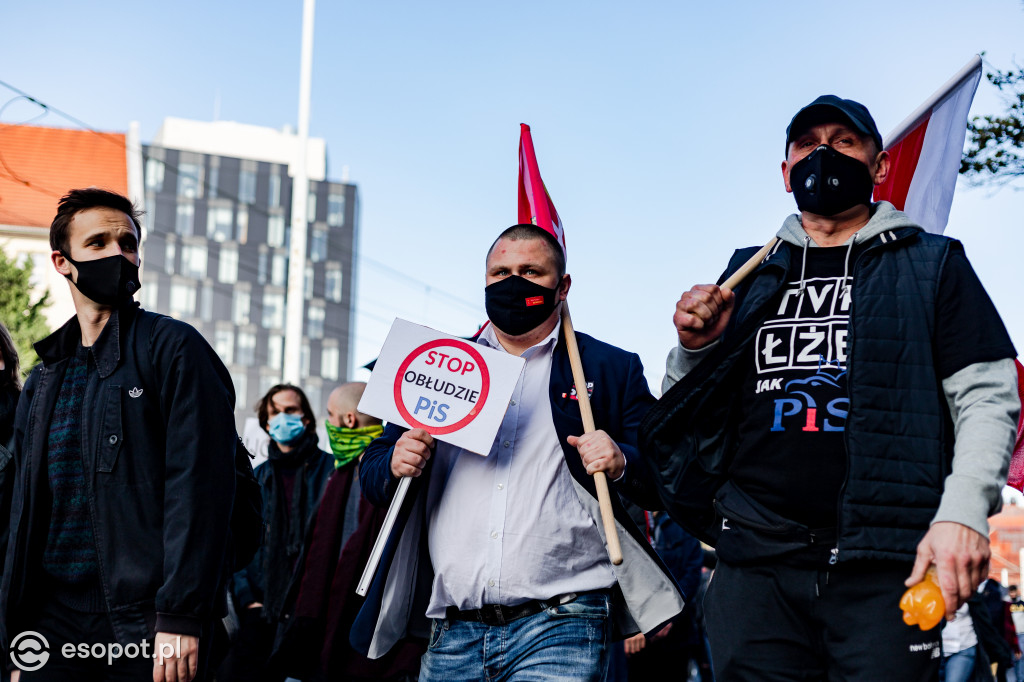 Protesty na ulicach Trójmiasta: kobiety dołączyły do gastronomików i strajku przedsiębiorców [25.10.20]