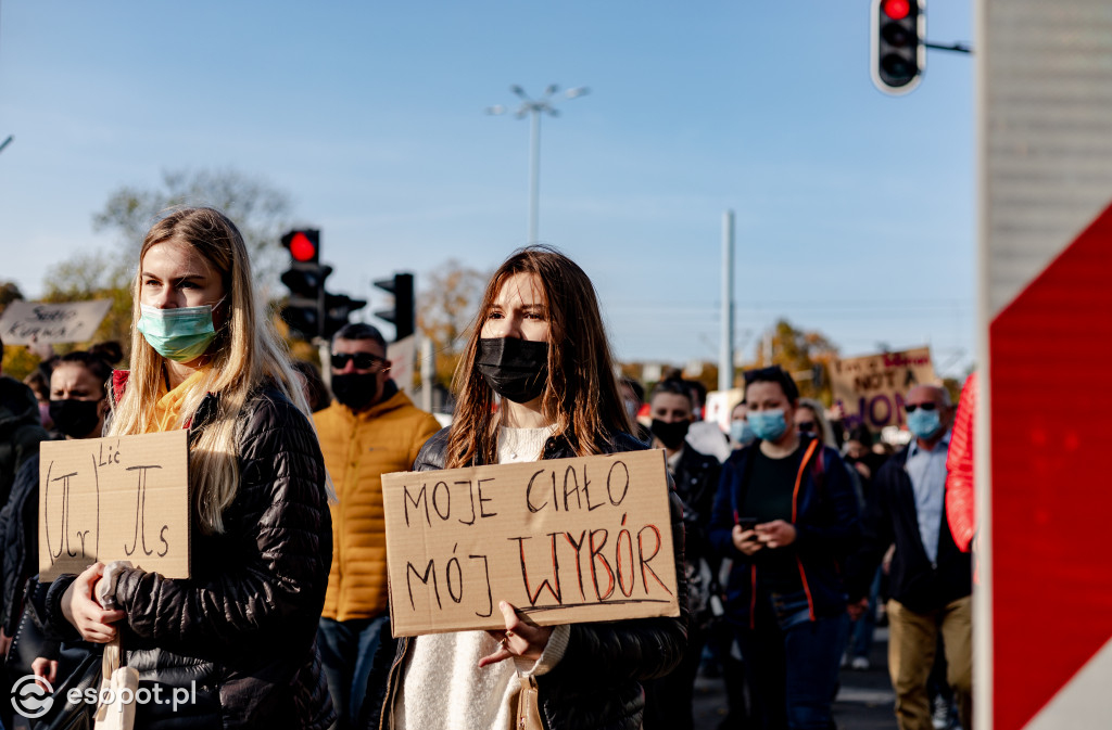 Protesty na ulicach Trójmiasta: kobiety dołączyły do gastronomików i strajku przedsiębiorców [25.10.20]
