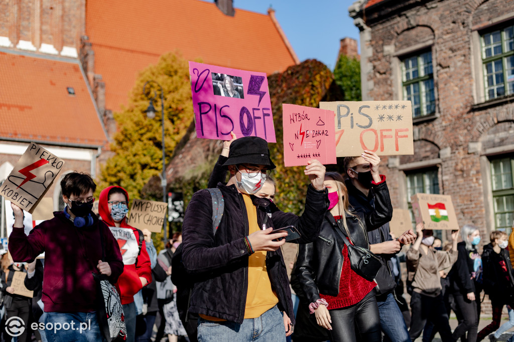 Protesty na ulicach Trójmiasta: kobiety dołączyły do gastronomików i strajku przedsiębiorców [25.10.20]