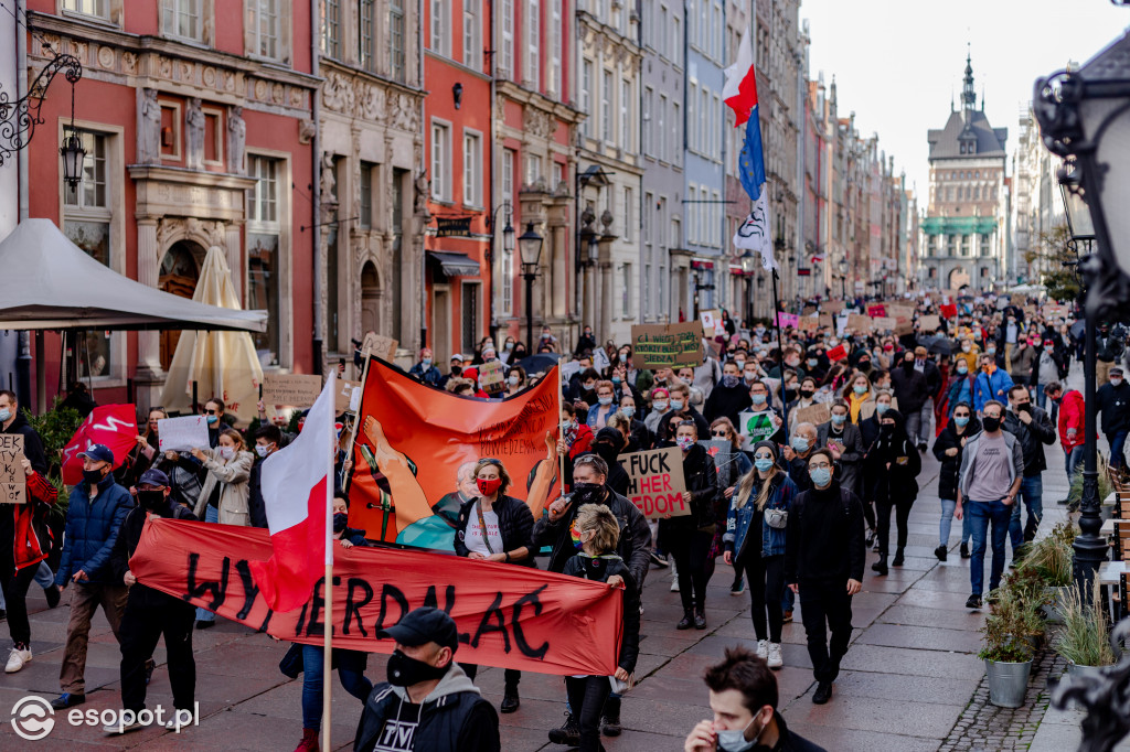Protesty na ulicach Trójmiasta: kobiety dołączyły do gastronomików i strajku przedsiębiorców [25.10.20]