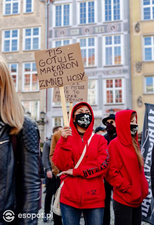Protesty na ulicach Trójmiasta: kobiety dołączyły do gastronomików i strajku przedsiębiorców [25.10.20]