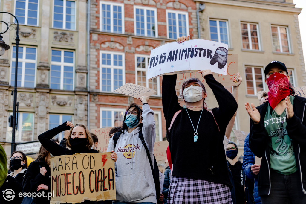 Protesty na ulicach Trójmiasta: kobiety dołączyły do gastronomików i strajku przedsiębiorców [25.10.20]