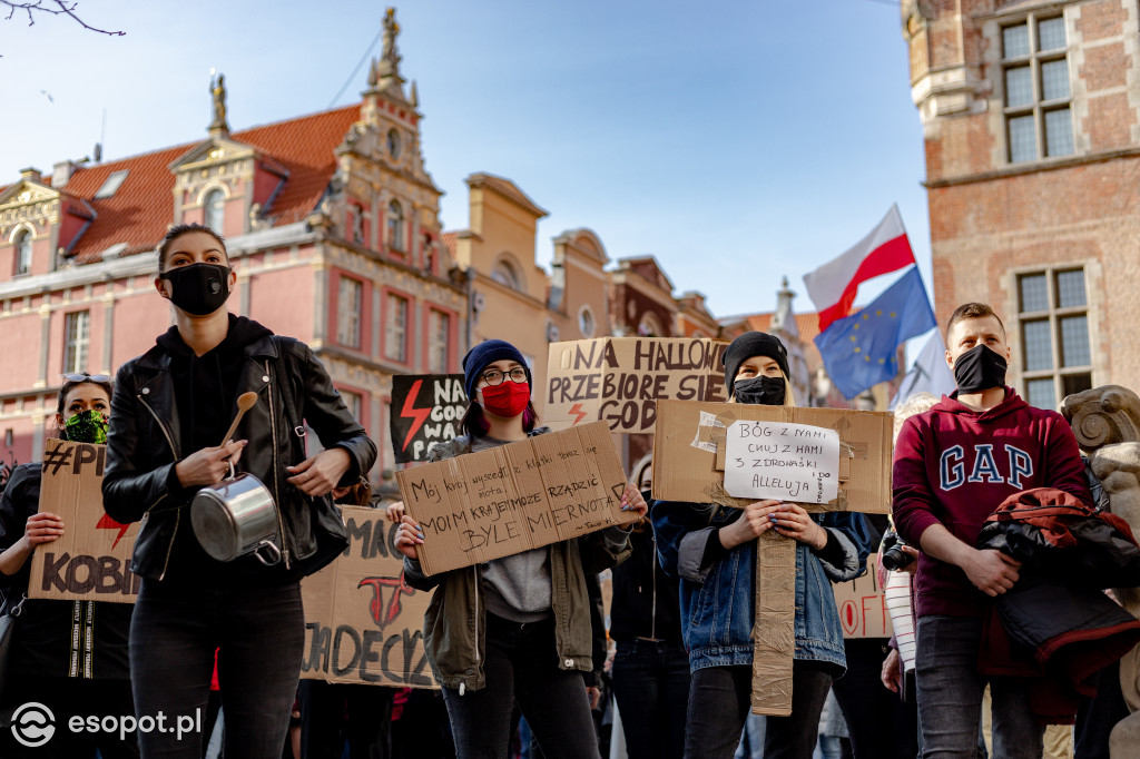 Protesty na ulicach Trójmiasta: kobiety dołączyły do gastronomików i strajku przedsiębiorców [25.10.20]