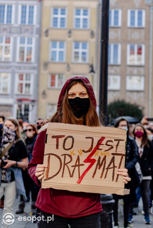 Protesty na ulicach Trójmiasta: kobiety dołączyły do gastronomików i strajku przedsiębiorców [25.10.20]