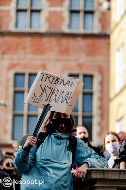 Protesty na ulicach Trójmiasta: kobiety dołączyły do gastronomików i strajku przedsiębiorców [25.10.20]