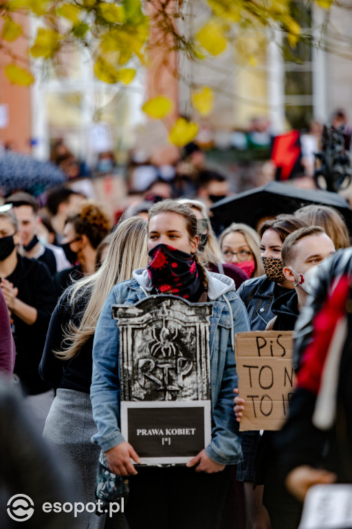 Protesty na ulicach Trójmiasta: kobiety dołączyły do gastronomików i strajku przedsiębiorców [25.10.20]