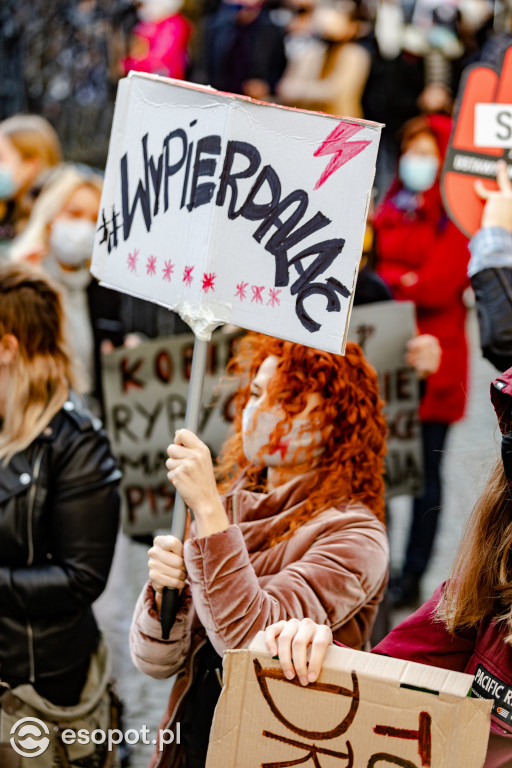 Protesty na ulicach Trójmiasta: kobiety dołączyły do gastronomików i strajku przedsiębiorców [25.10.20]