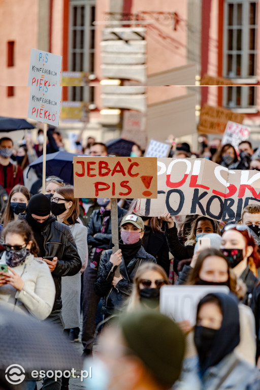 Protesty na ulicach Trójmiasta: kobiety dołączyły do gastronomików i strajku przedsiębiorców [25.10.20]