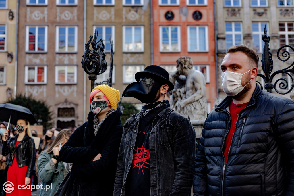Protesty na ulicach Trójmiasta: kobiety dołączyły do gastronomików i strajku przedsiębiorców [25.10.20]